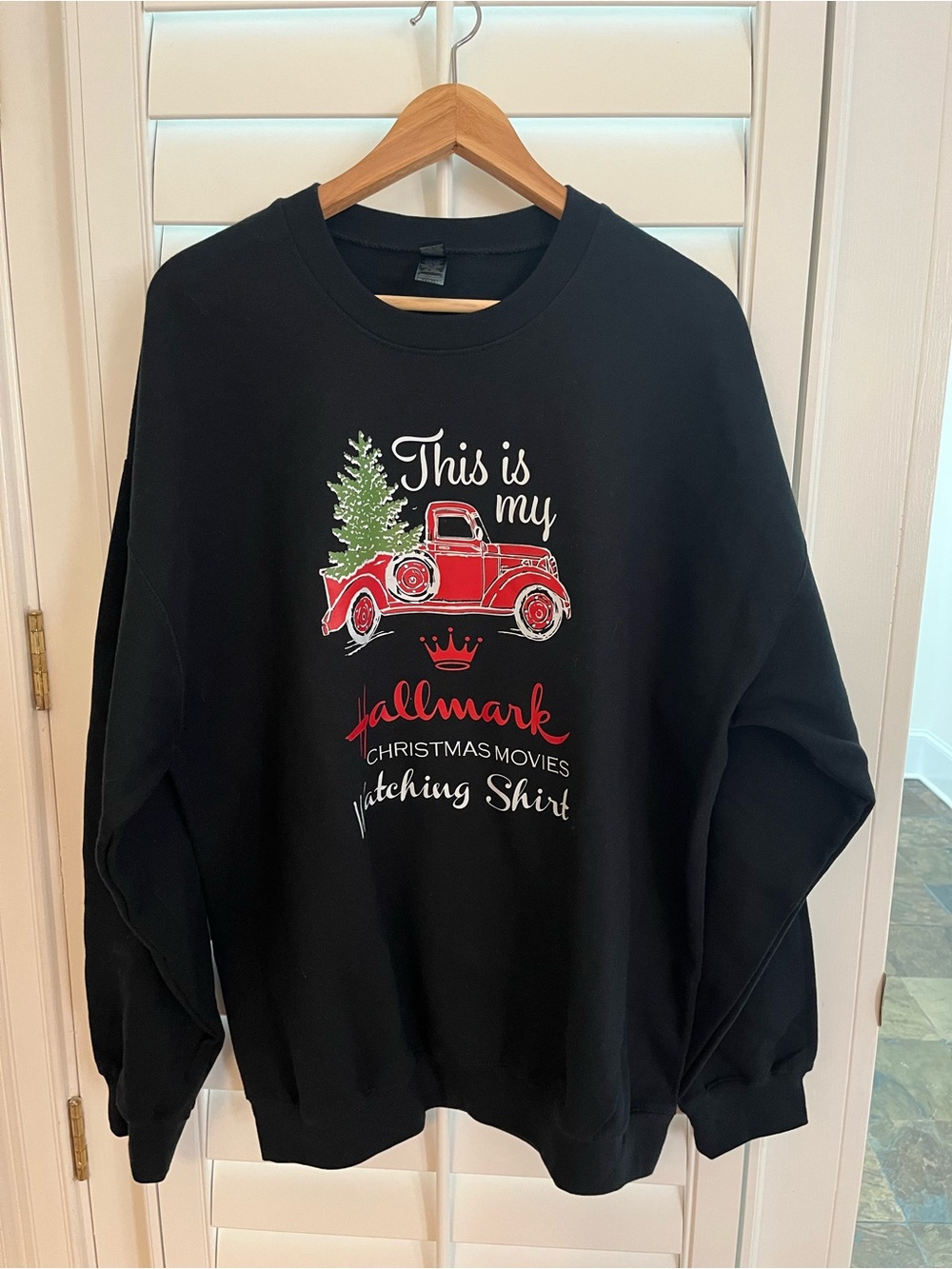 Gildan Black Sweatshirt with Red Truck and Green Tree Graphic XL
